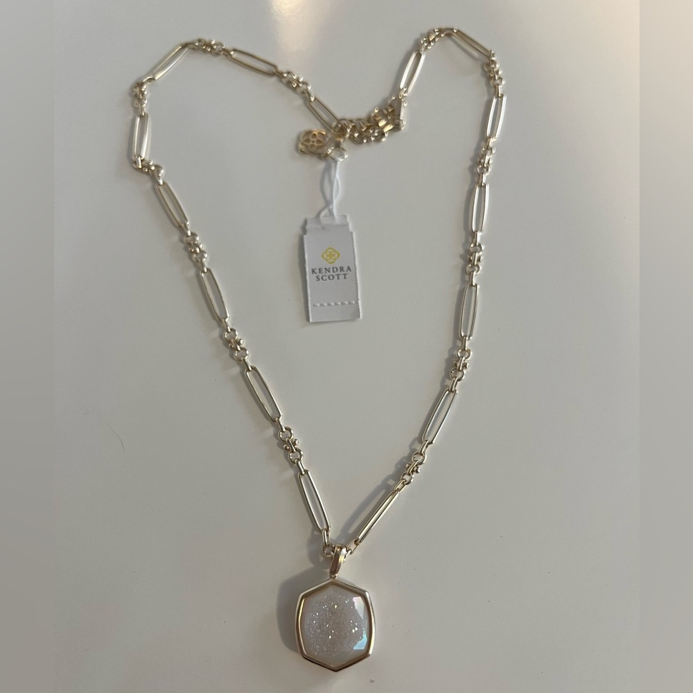 NWT Kendra Scott Davis Short Pendant in Gold with Iridescent Drusy
